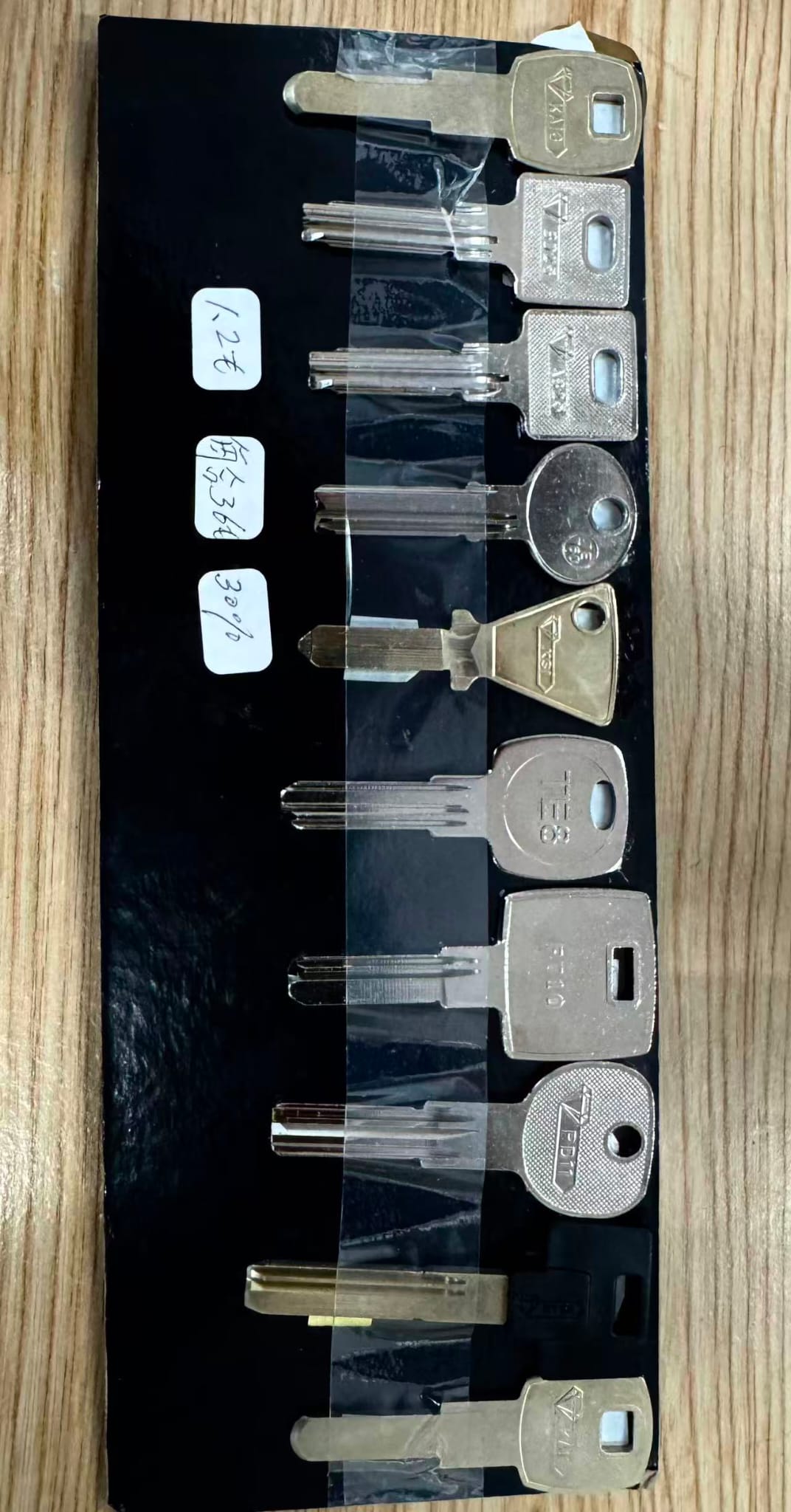 Lot 01 — assortiment de clés brutes Yakia